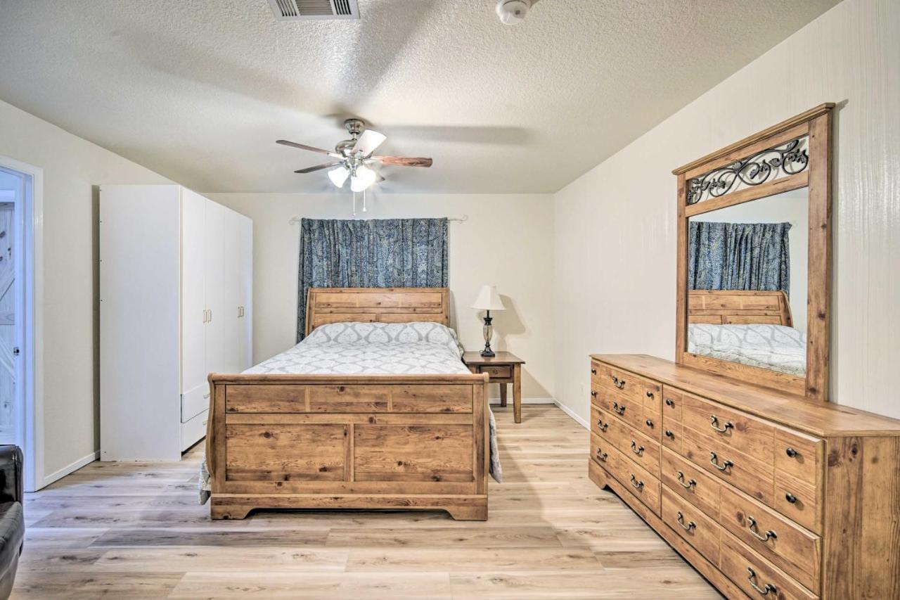 Convenient Cruces With Patio And Grill!